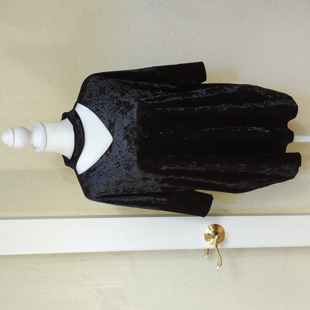Listicle Black Crushed Velvet Choker Top Size Small
